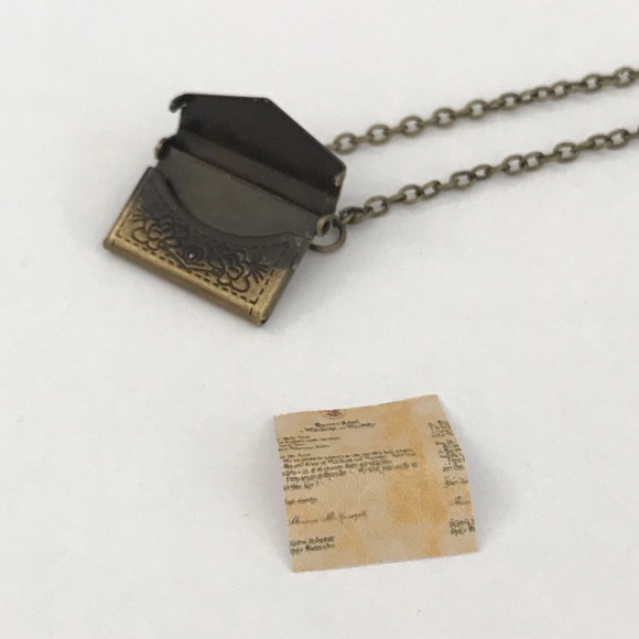 🦉 Harry Potter Hogwarts Mail Necklace - Picture 8 of 8